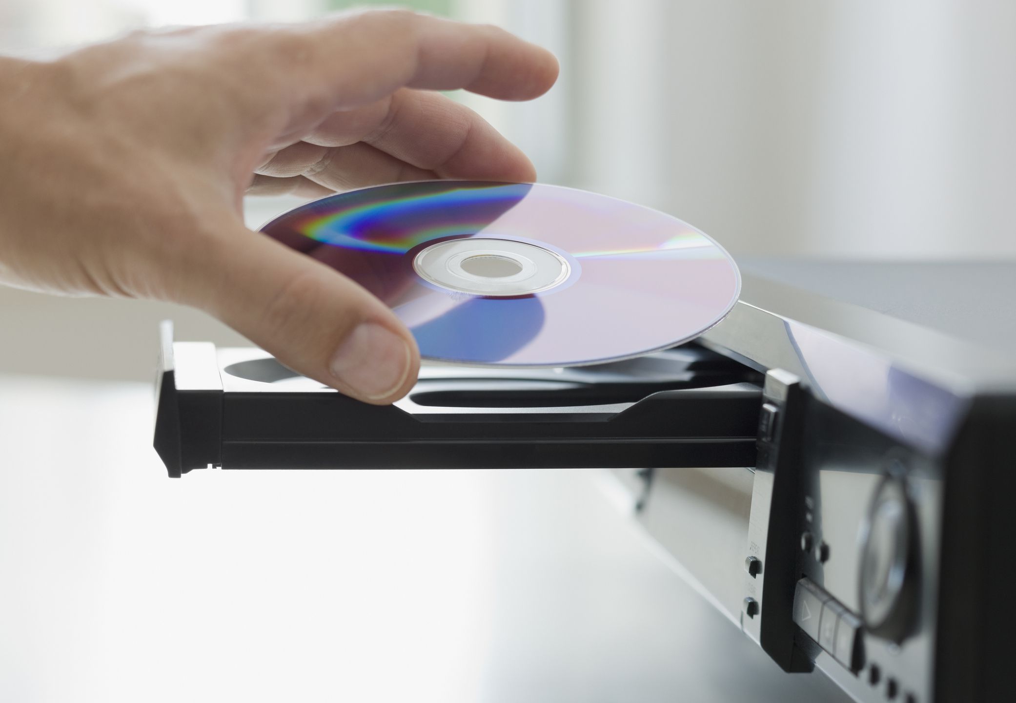 Как уничтожить компакт или DVD диск: простые и сложные способы